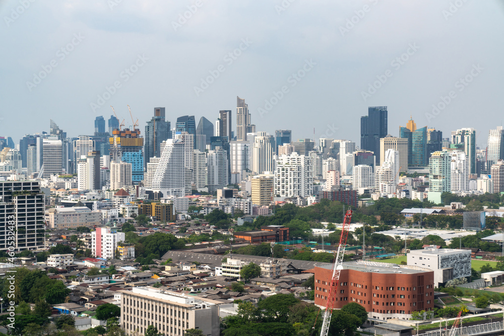 大都市市中心的城市景观和高层建筑。panorami的市中心商业区