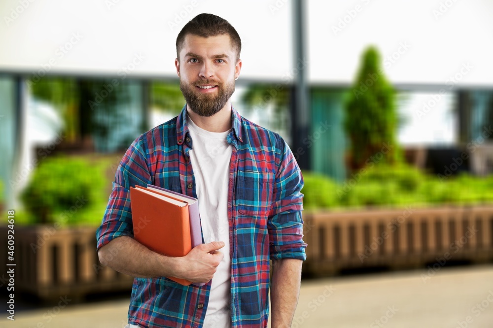 一个快乐成功的大学生重返校园