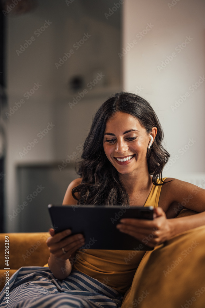 Adult woman, organizing her work day.