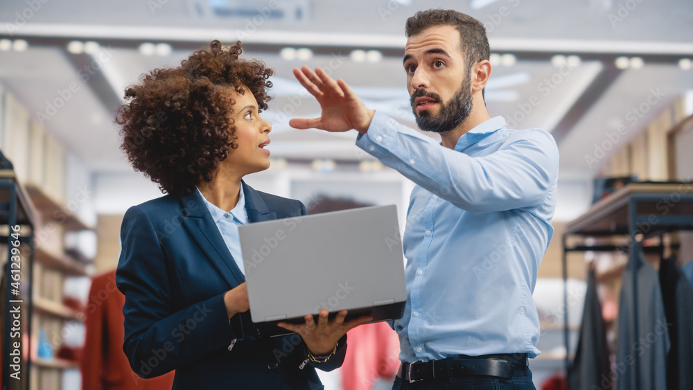 Clothing Store: Businesswoman Uses Laptop Computer, Talks to Visual Merchandising Specialist, Collab