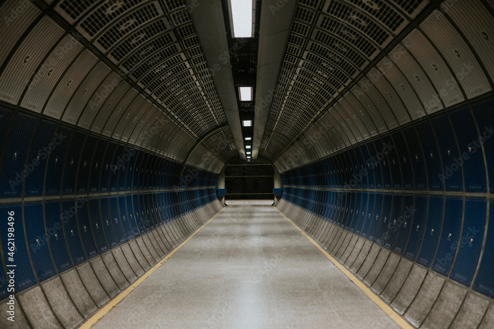 空的伦敦地下隧道