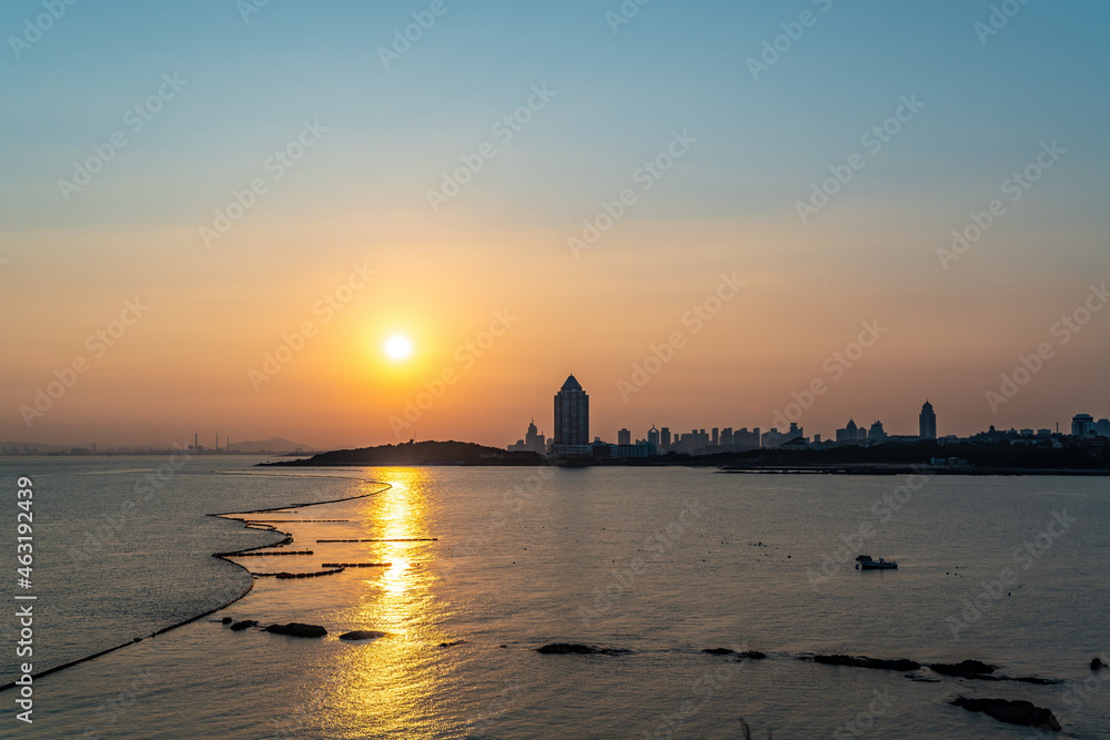 中国青岛美丽的海岸线建筑景观