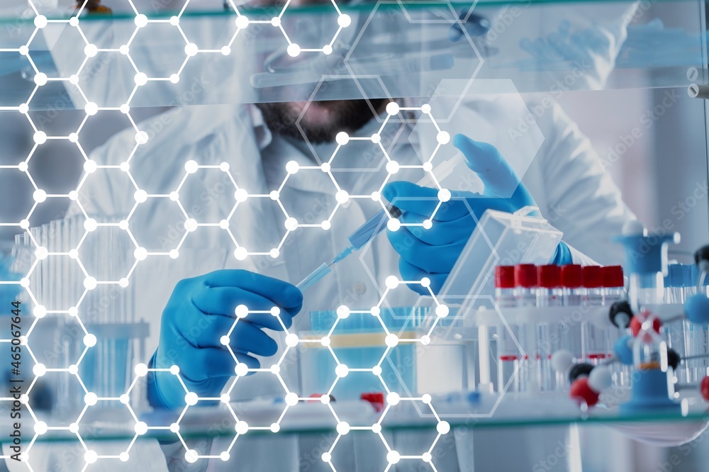 在实验室和化学化合物中使用试管的科学家组成