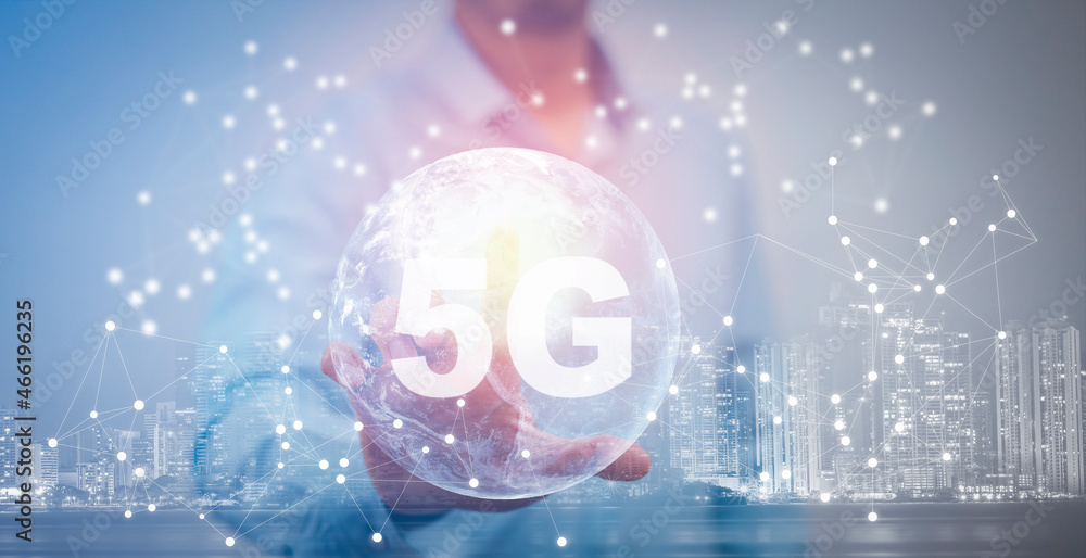 商人用图标概念、技术和5G网络无线系统拥抱5G世界