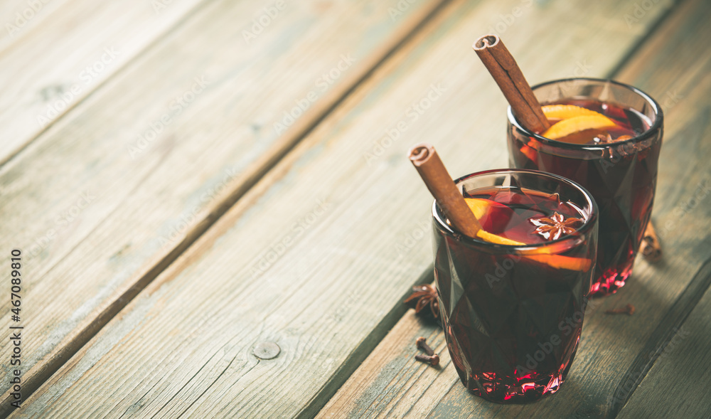 Mulled wine with spices and orange slices