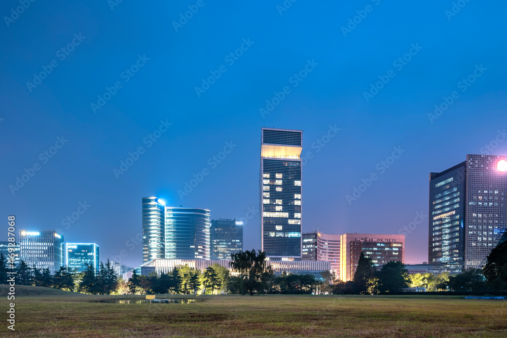 中国苏州金融区办公楼夜景