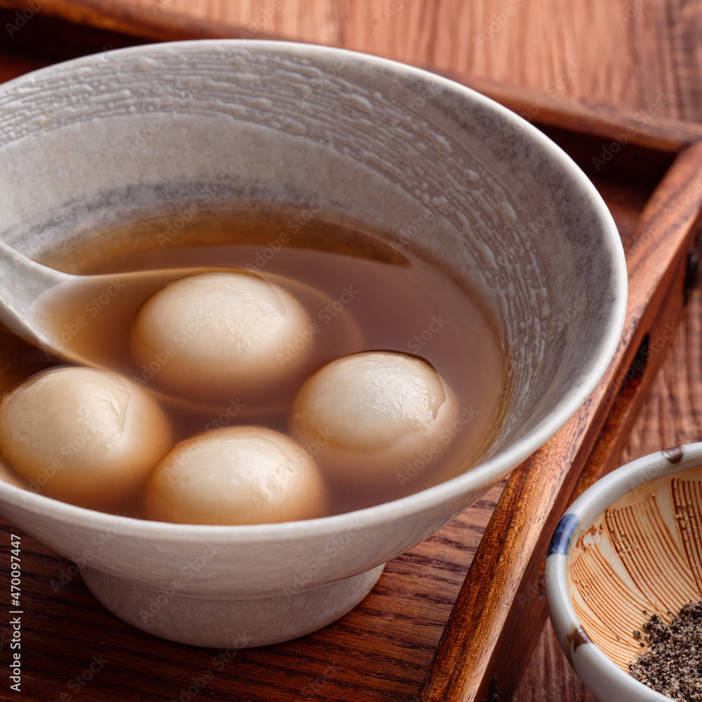 Sesame big tangyuan with syrup soup.