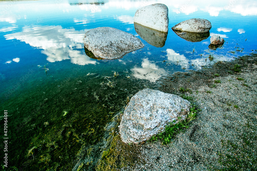 蓝天下的蓝湖