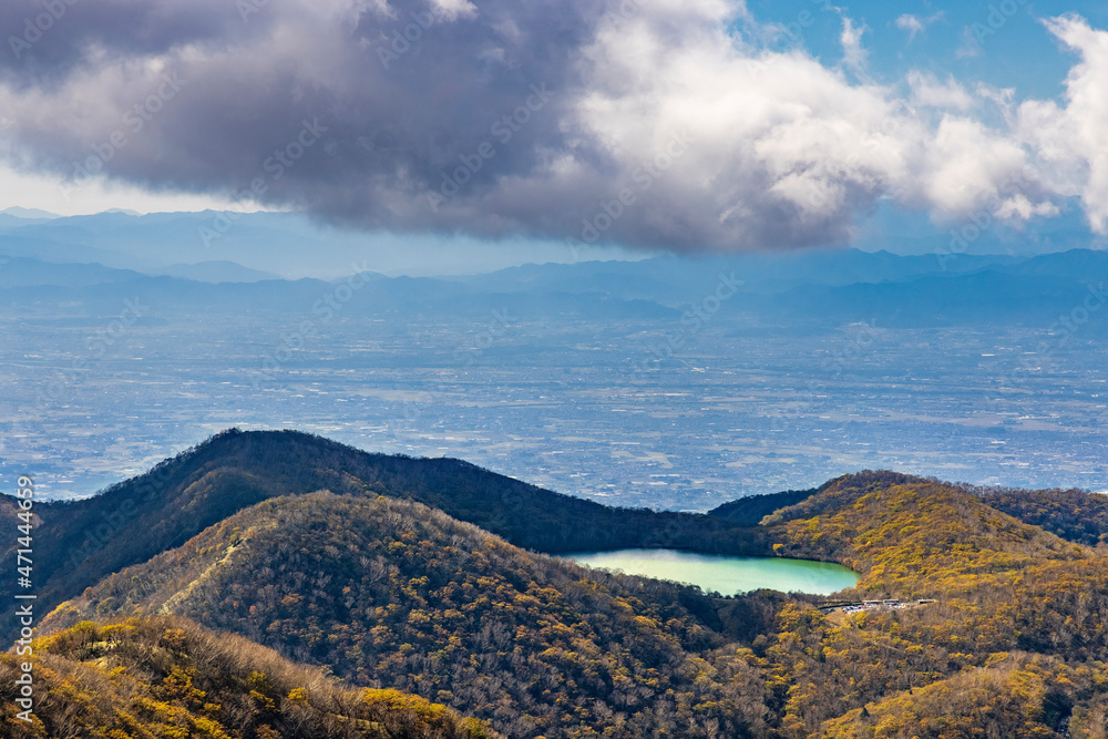 赤城山から見る紅葉した山の景色