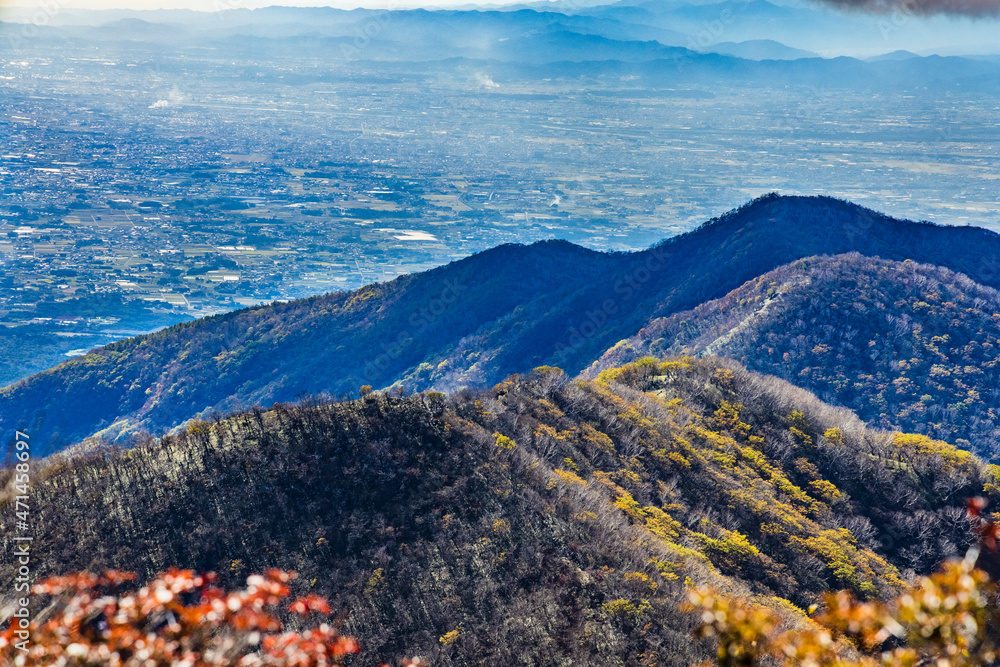 赤城山から見る紅葉した山の景色