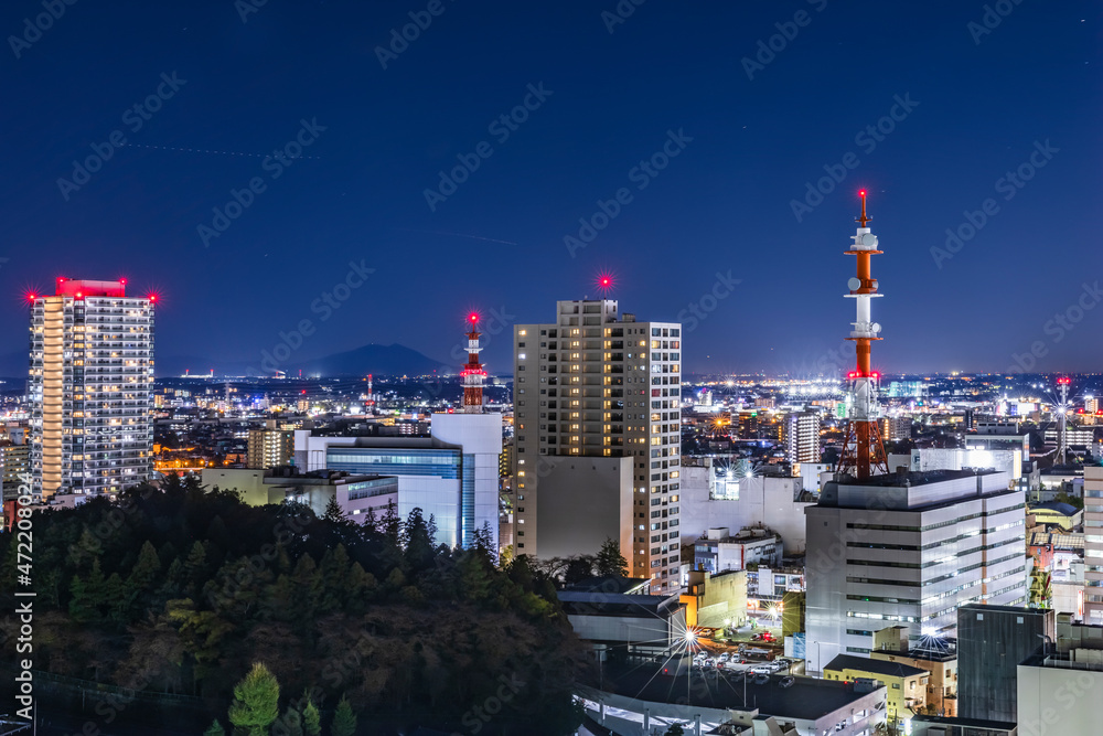 栃木県庁舎から見える明かりが綺麗な夜の街並み