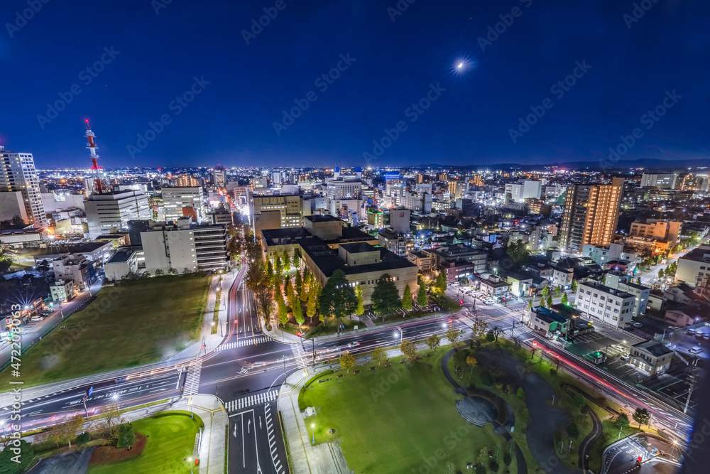 栃木県庁舎から見える明かりが綺麗な夜の街並み