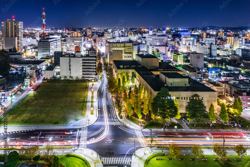 栃木県庁舎から見える明かりが綺麗な夜の街並み