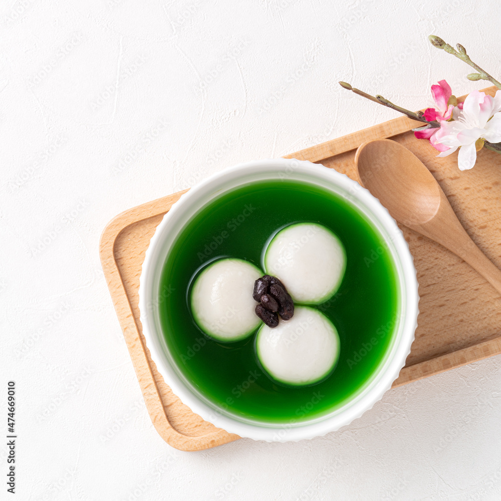 Matcha big tangyuan with red bean paste and matcha soup.