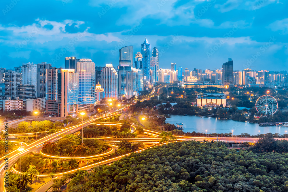 中国海南省海口市国际贸易中央商务区和滨海立交桥的高景夜景