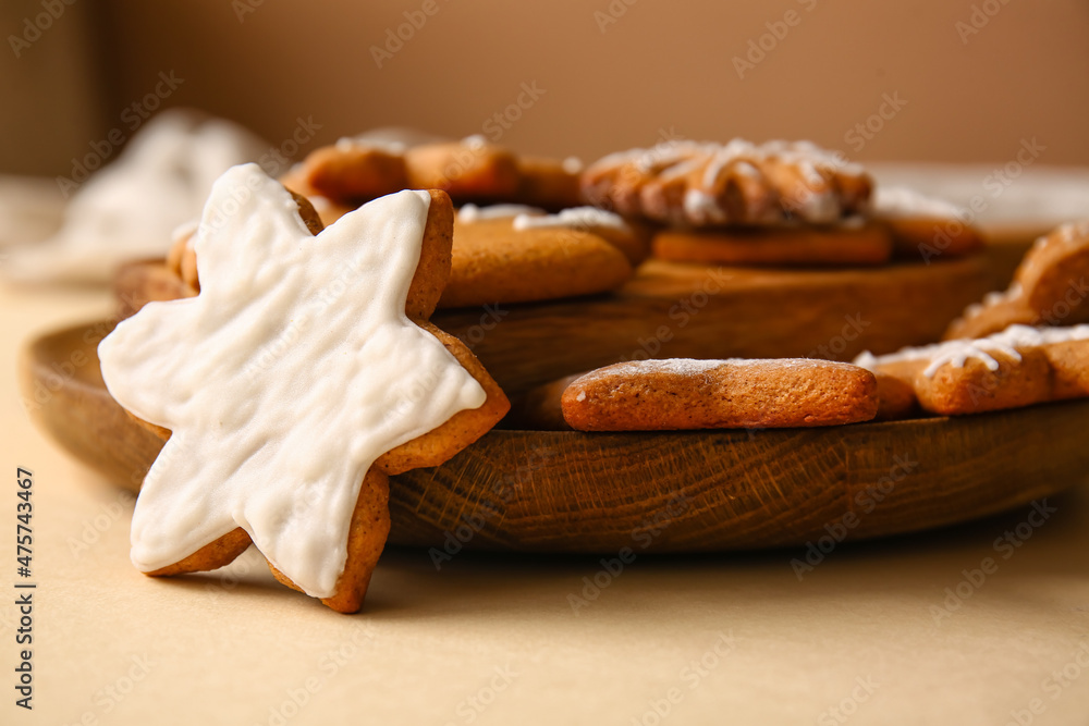 Plate with tasty gingerbread cookies on table, closeup