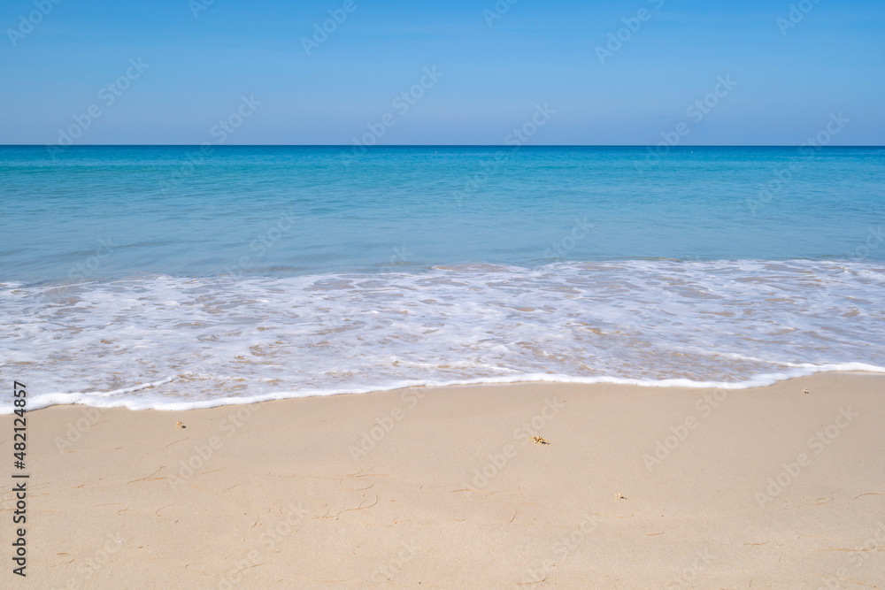 空旷的海沙和海滩夏季背景与复制空间在普吉岛令人惊叹的海滩美丽的沙滩