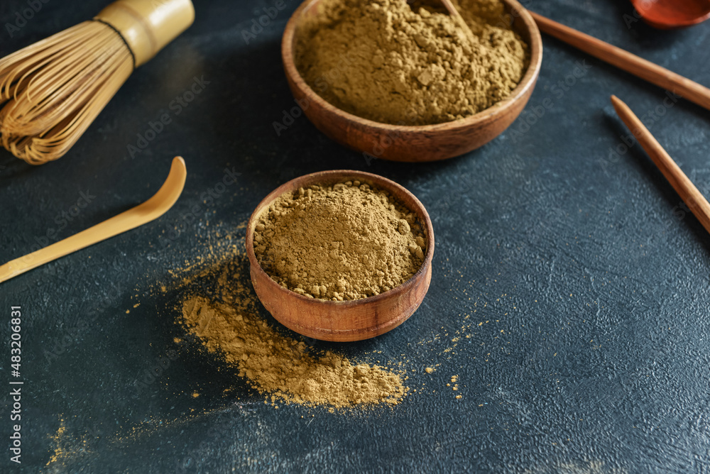 Bowls with hojicha powder on black background