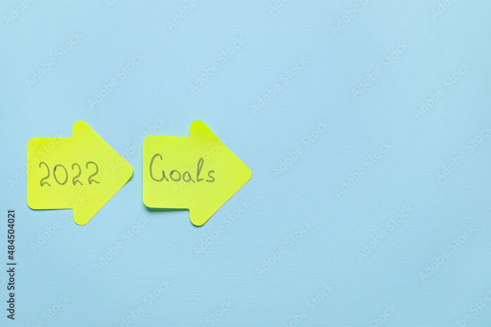 Sticky notes with figure 2022 and word GOALS on blue background