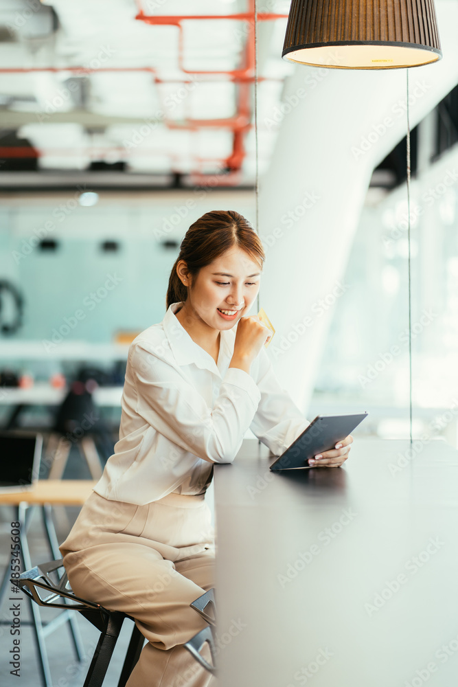 Young woman with tablet in coffee shop.