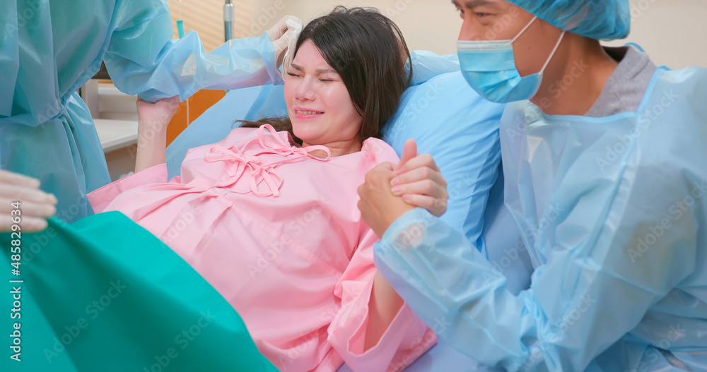 pregnant woman in delivery room