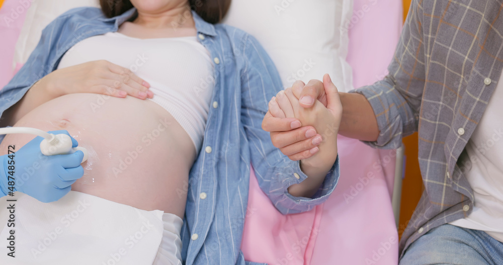 pregnant woman have ultrasound scan