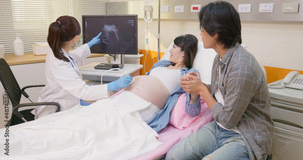 pregnant woman have ultrasound scan