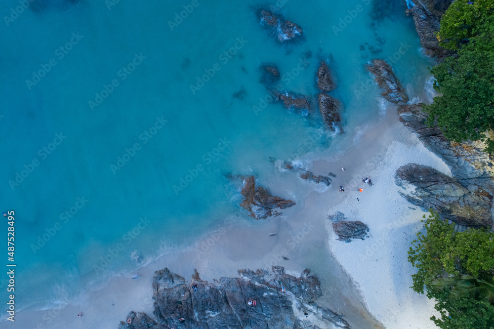 鸟瞰泰国普吉岛美丽的海面