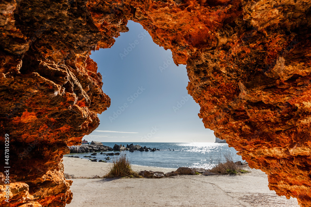 Höhle an der Bucht von Bolata am schwarzen Meer in Bulgarien