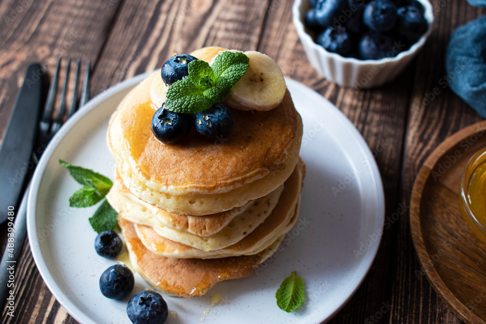 pancakes with honey and blueberries