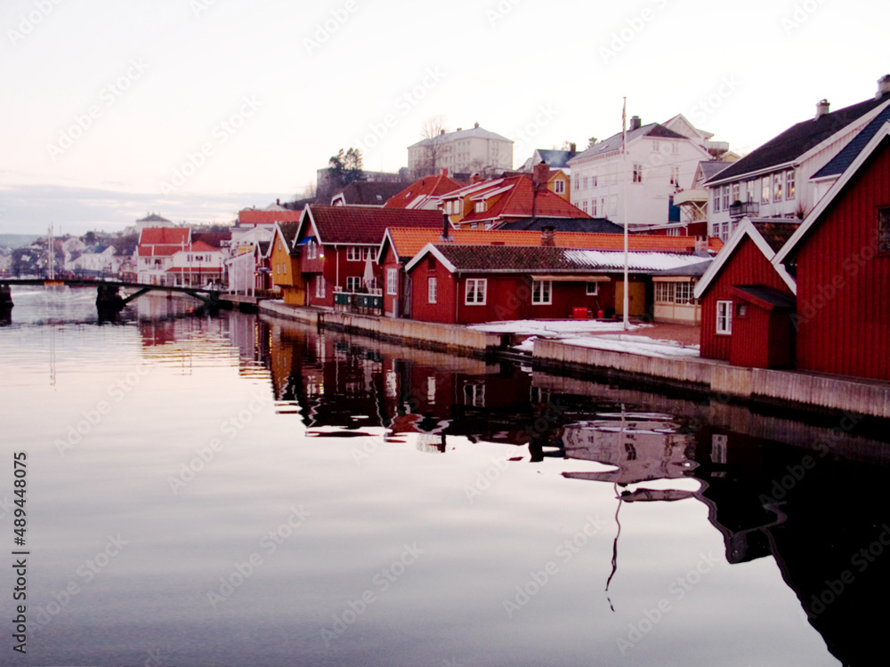 A scenic image of houses on a lake. Beautiful houses on the lake.