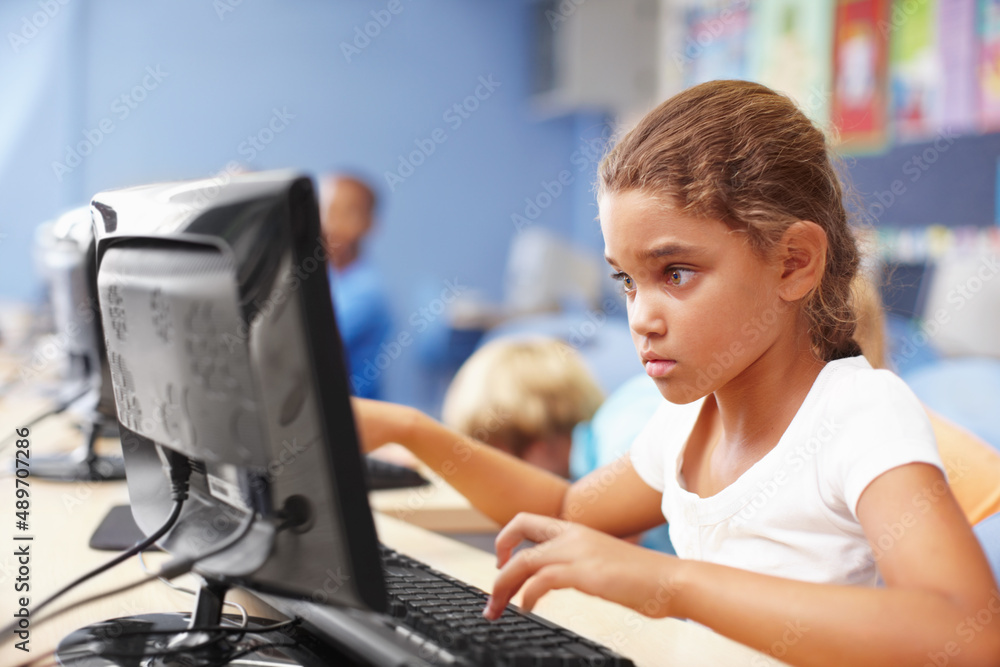 Wow, computer class is really interesting. A cute schoolgirl in computer class.