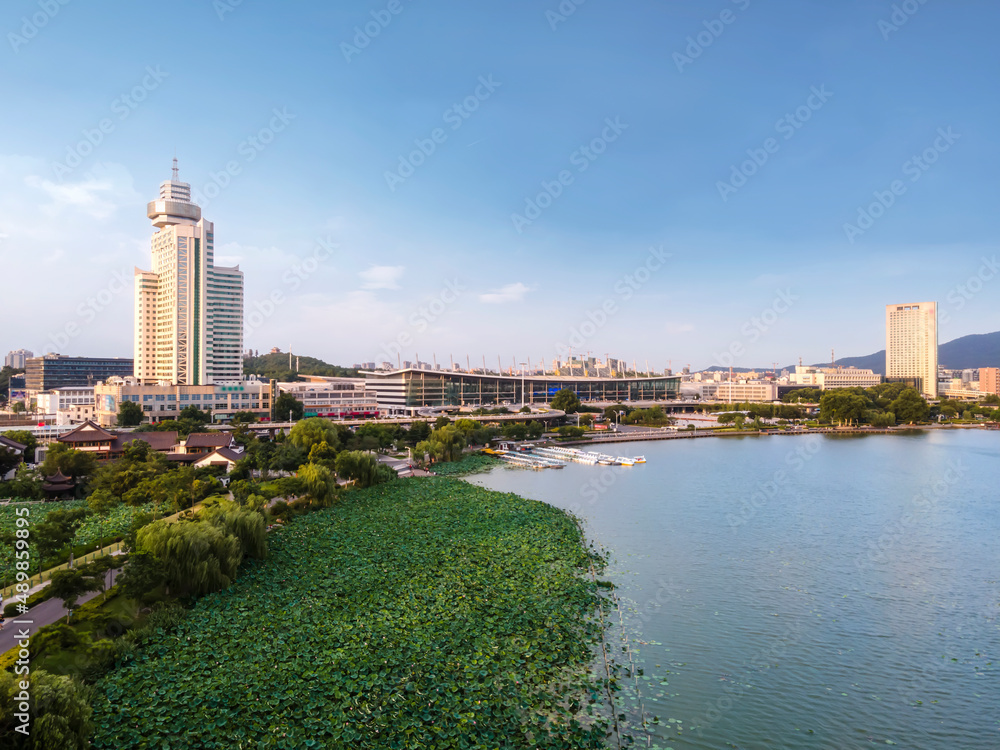 航拍中国南京的湖泊和城市建筑