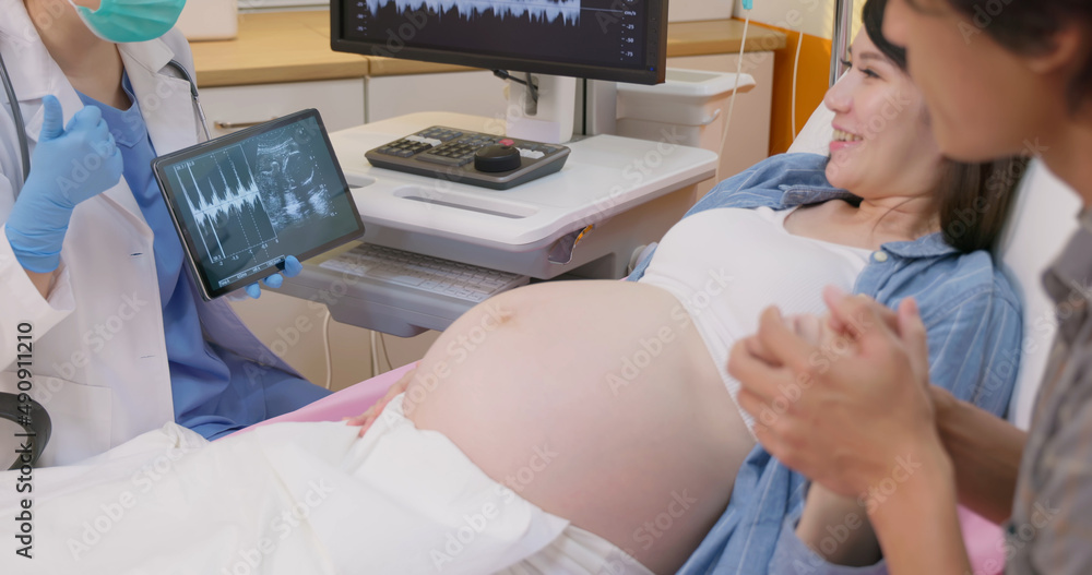 pregnant woman have ultrasound scan