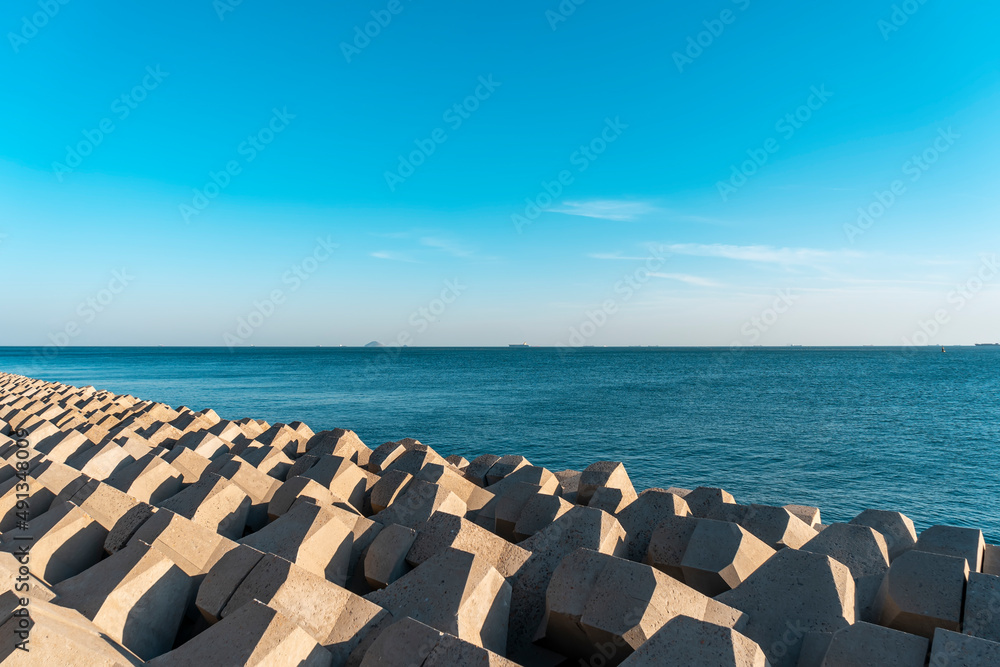 户外海岸线防波堤和海景