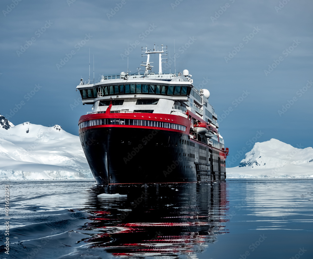 Crusing Paradise Bay and Neko Harbor, Antarctic Peninsula, Antarctic