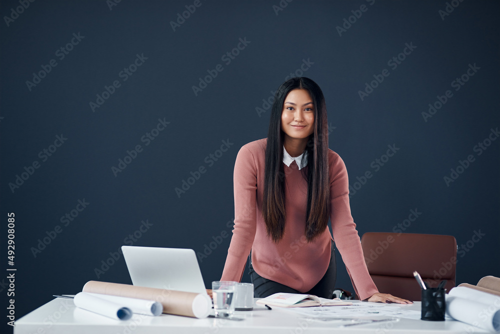 成功是来之不易的。一位有魅力的年轻女建筑师的画像