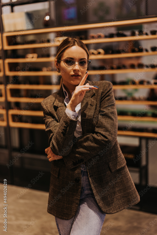 Portrait of a girl, looking beautiful, posing for the photo.