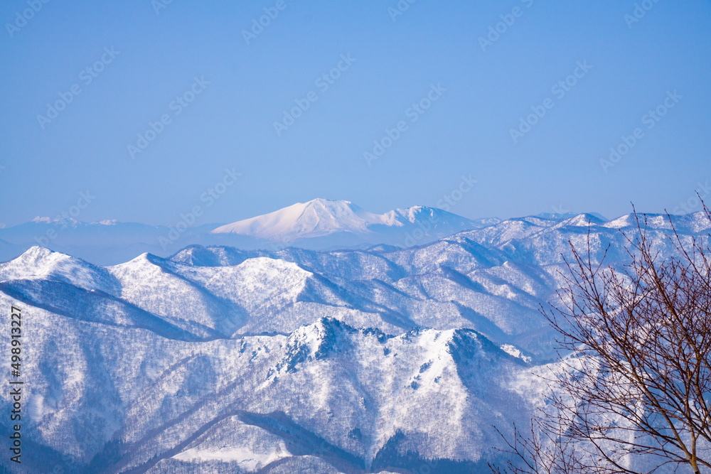 平標山から浅間山をのぞむ