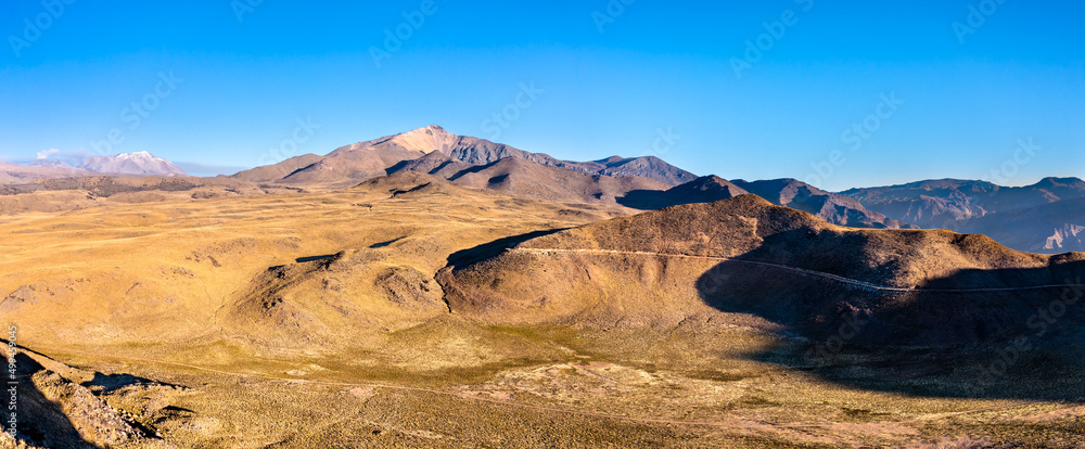 秘鲁科尔卡峡谷风景，世界上最深的峡谷之一