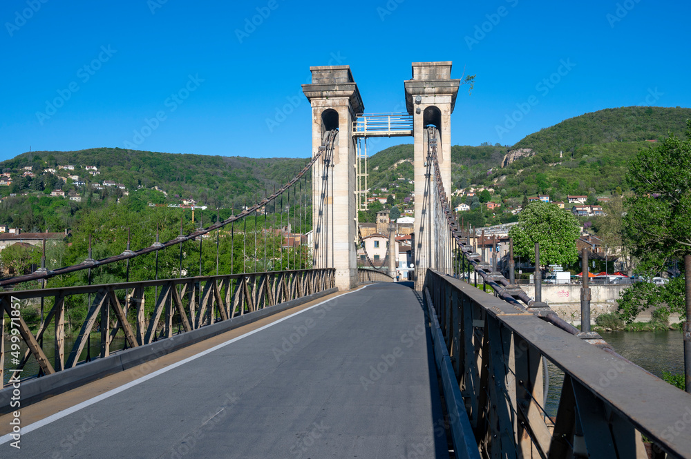 Berges du fleuve Saône autour de Rochetaillée-sur-Saône dans le département du Rhône au printemps