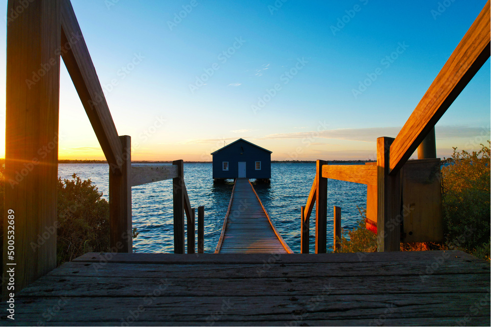 Blue Boathouse Swan River，珀斯，西澳大利亚州。