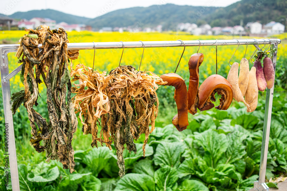 湖南农村农民做的干菜和腊肉