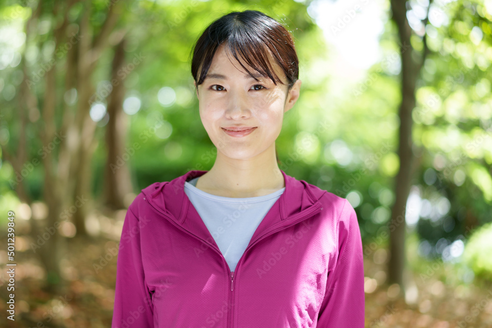 アウトドア　女性　ポートレート