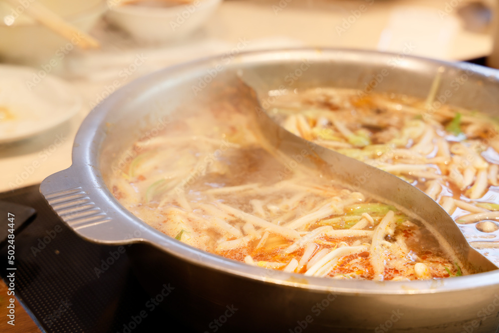 鉄鍋で作る美味しそうな料理