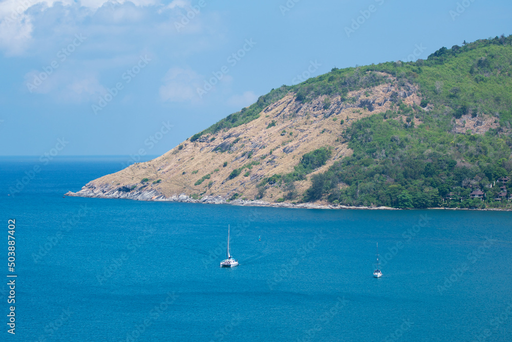 美丽的泰国普吉岛热带海山的壮丽海景。