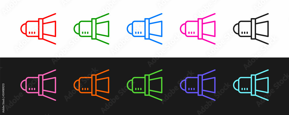 设置电影聚光灯图标隔离在黑白背景上。灯光效果。场景，工作室，S
