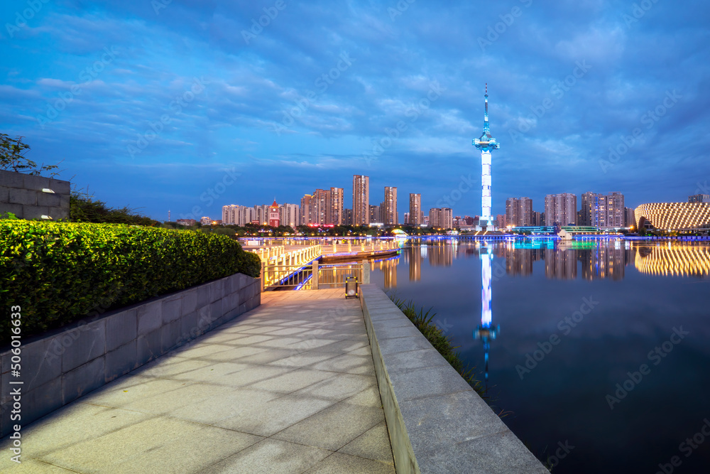 中国盐城城市景观夜景