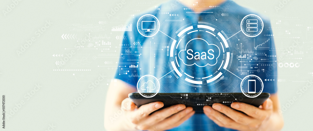 SaaS——年轻人使用平板电脑的软件即服务概念