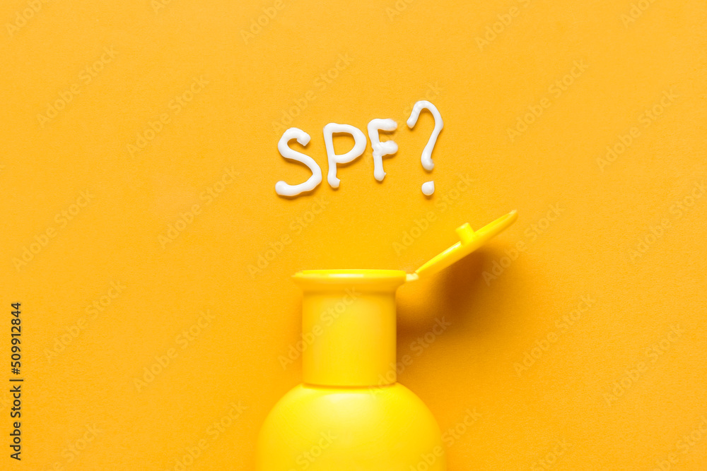 一瓶防晒霜，在彩色背景上质疑SPF？